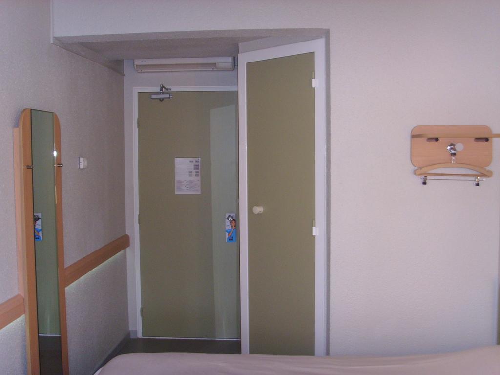 Ibis Budget L'Isle Adam Δωμάτιο φωτογραφία